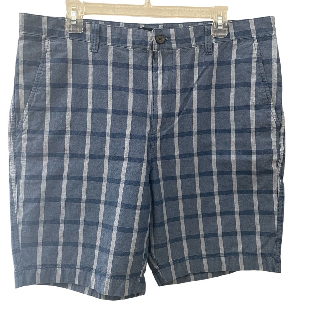 Chaps Men’s Blue Plaid Flat Front Shorts - W36